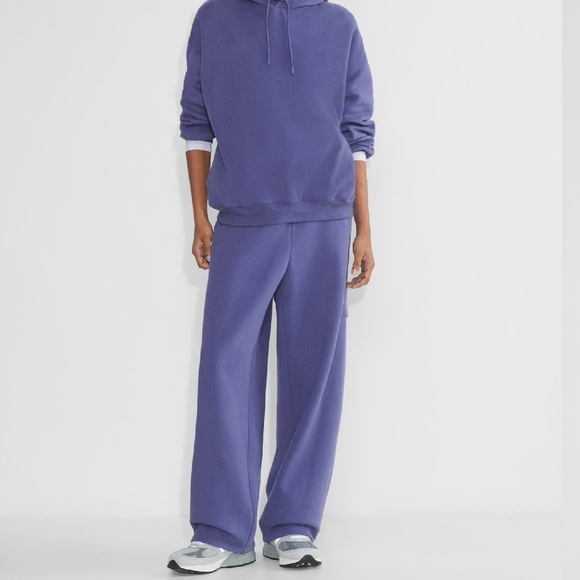 Aritzia Cozy Sweatfleece Mega Straight Sweatpant in Nightshade Blue- Size Medium - Picture 1 of 8